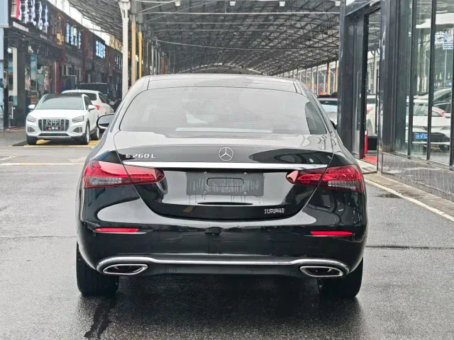Mercedes-Benz E-Class — Фото автомобиля 7