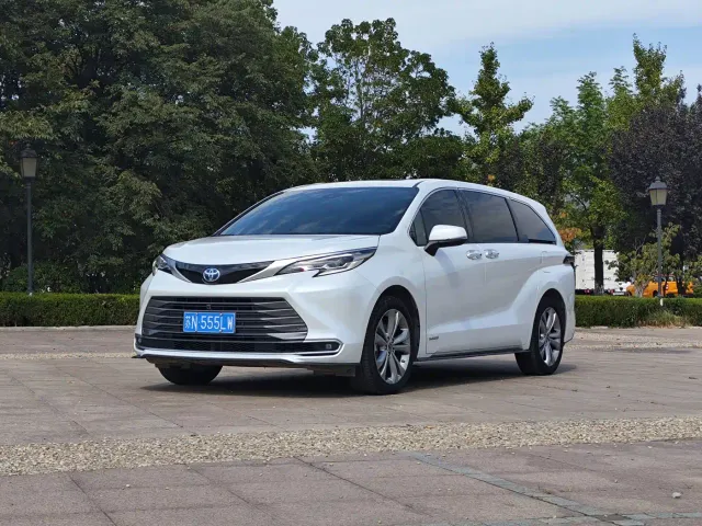 Фотография автомобиля — Toyota Sienna