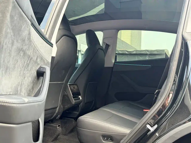 Tesla Model Y — Фото автомобиля 15