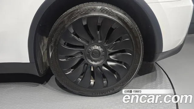 Tesla Model Y — Фото автомобиля 6