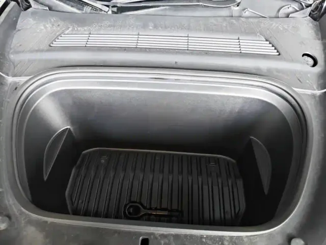 Tesla Model Y — Фото автомобиля 19