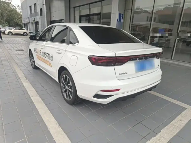 Geely Emgrand — Фото автомобиля 4