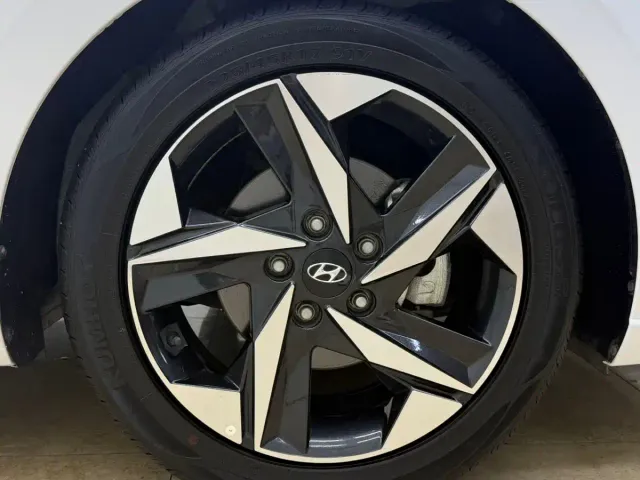 Hyundai Elantra — Фото автомобиля 25