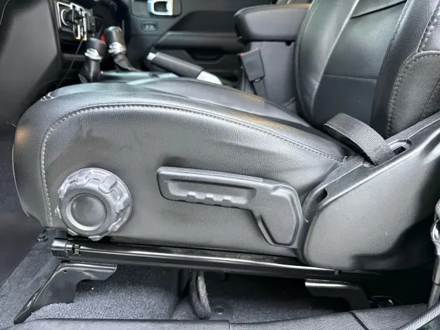 Jeep Wrangler — Фото автомобиля 18
