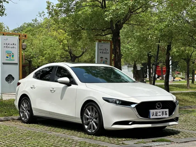 Mazda Axela — Фото автомобиля 3