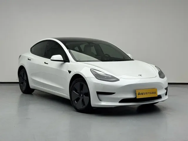 Tesla Model 3 — Фото автомобиля 3
