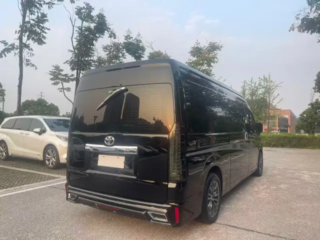 Toyota HIACE — Фото автомобиля 4