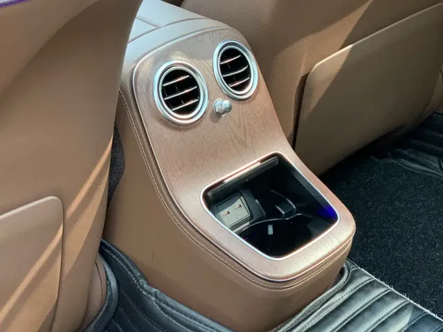 Mercedes-Benz E-Class — Фото автомобиля 8