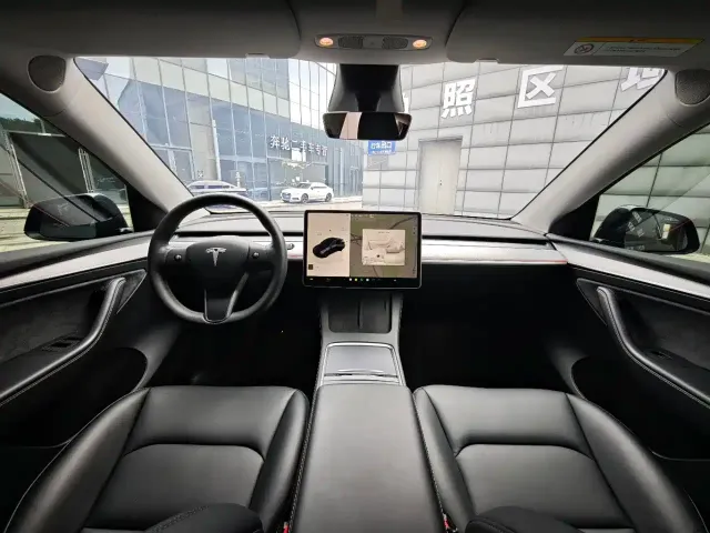 Tesla Model Y — Фото автомобиля 12