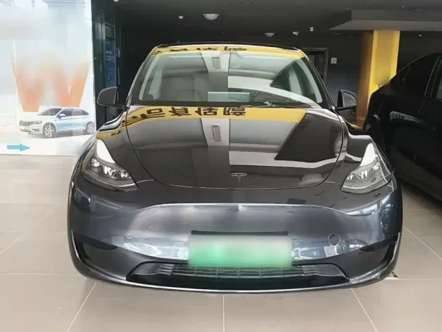 Tesla Model Y — Фото автомобиля 2