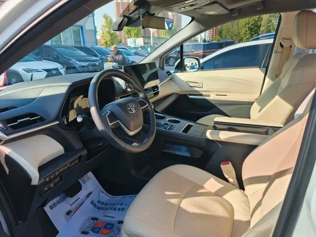 Toyota Granvia — Фото автомобиля 16