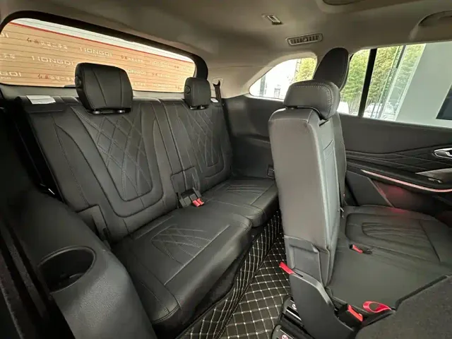 Hongqi HS7 PHEV — Фото автомобиля 16