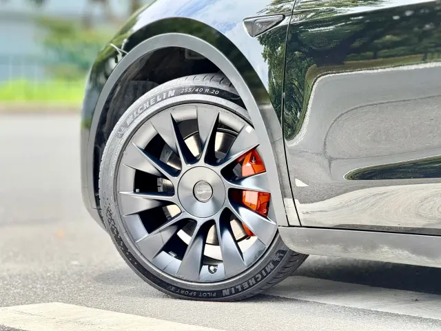 Tesla Model Y — Фото автомобиля 16