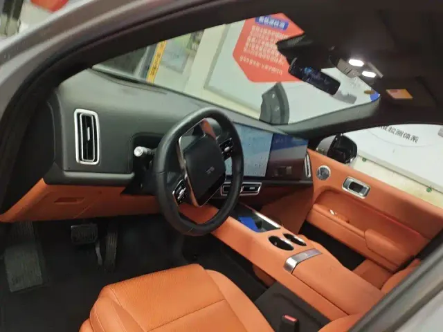 Li Auto L9 — Фото автомобиля 6