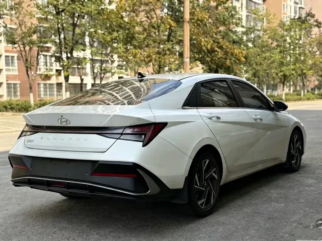 Hyundai Elantra — Фото автомобиля 7