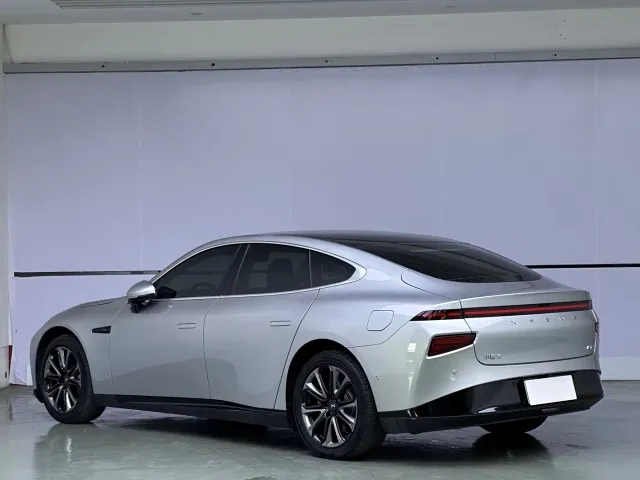 Xpeng P7 — Фото автомобиля 4