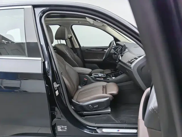 BMW iX3 — Фото автомобиля 23