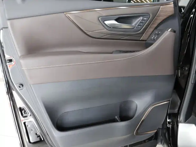 Toyota Alphard — Фото автомобиля 17