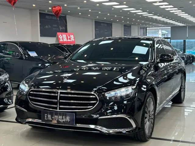 Mercedes-Benz E-Class — Фото автомобиля 2
