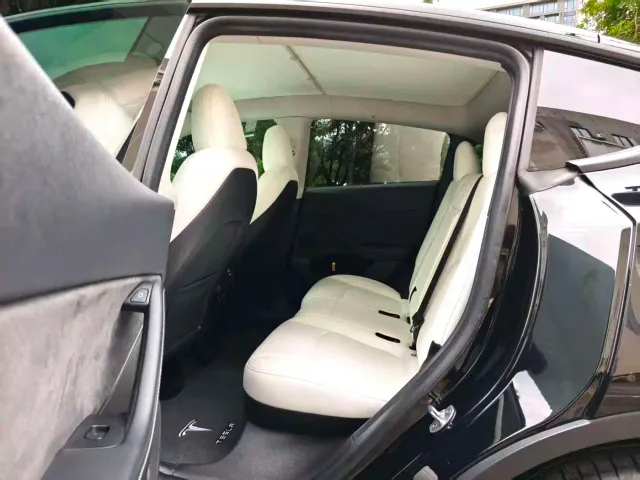 Tesla Model Y — Фото автомобиля 9