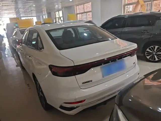 Geely Emgrand — Фото автомобиля 4