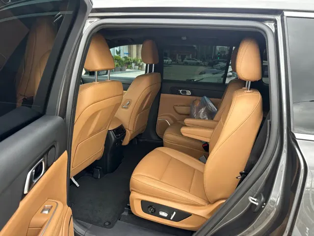 Li Auto ONE — Фото автомобиля 5