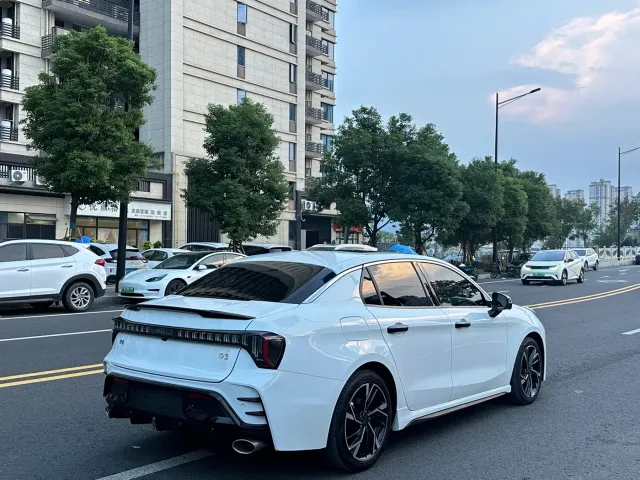 Lynk & Co 03 — Фото автомобиля 16