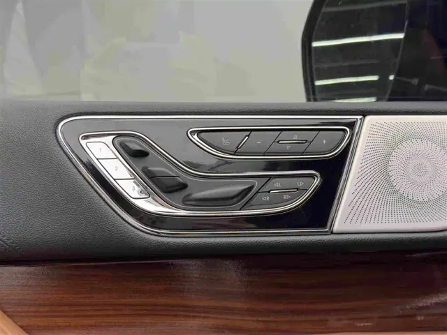 Lincoln Navigator — Фото автомобиля 16