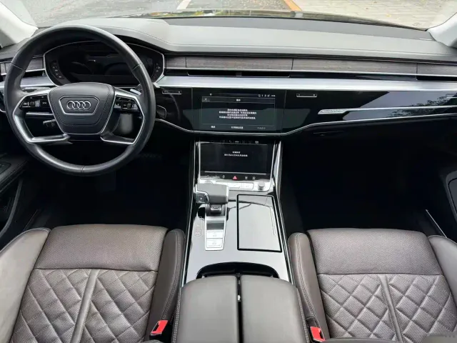 Audi A8 — Фото автомобиля 6
