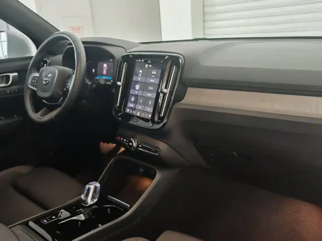 Volvo XC40 — Фото автомобиля 23