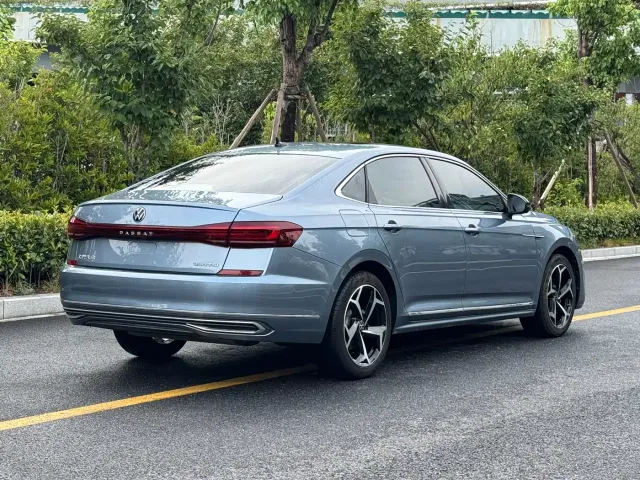 Volkswagen Passat — Фото автомобиля 4