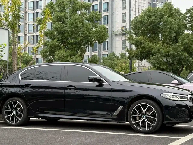 BMW 5 Series — Фото автомобиля 3