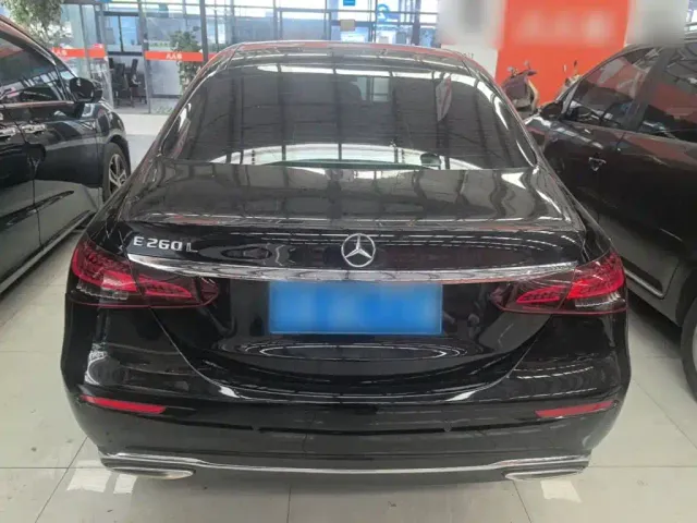 Mercedes-Benz E-Class — Фото автомобиля 5
