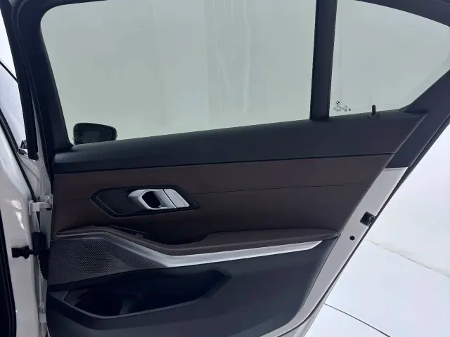 BMW 3 Series — Фото автомобиля 25