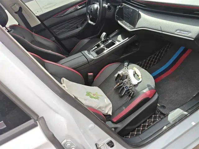 Dongfeng Yixuan MAX — Фото автомобиля 24