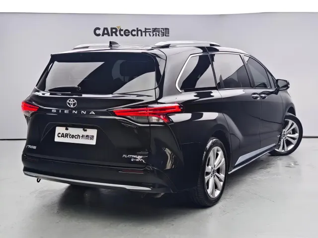 Toyota Sienna — Фото автомобиля 4