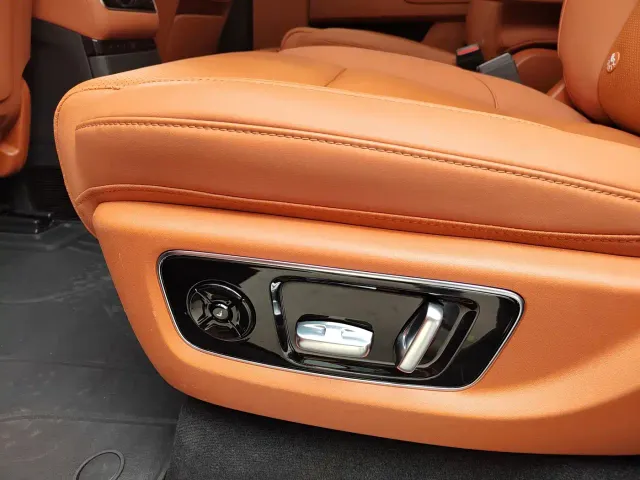 Li Auto L9 — Фото автомобиля 24