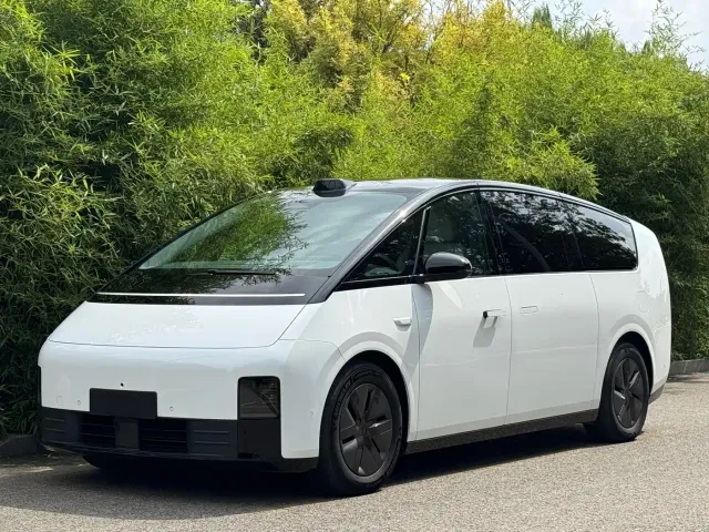 Фотография автомобиля — Li Auto MEGA