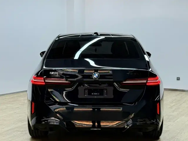 BMW 5 Series — Фото автомобиля 8