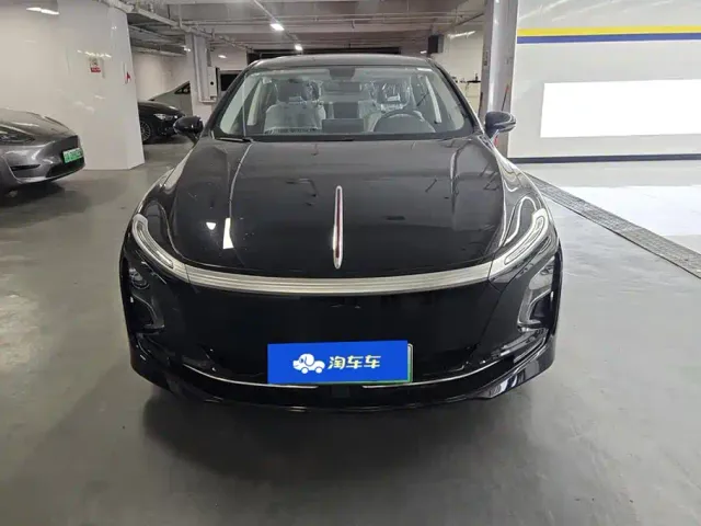 Hongqi E-QM5 — Фото автомобиля 2