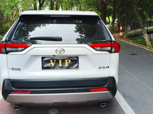 Toyota RAV4 — Фото автомобиля 4
