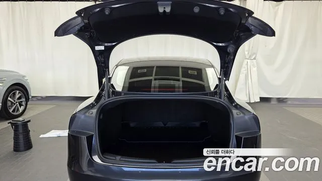 Tesla Model 3 — Фото автомобиля 20