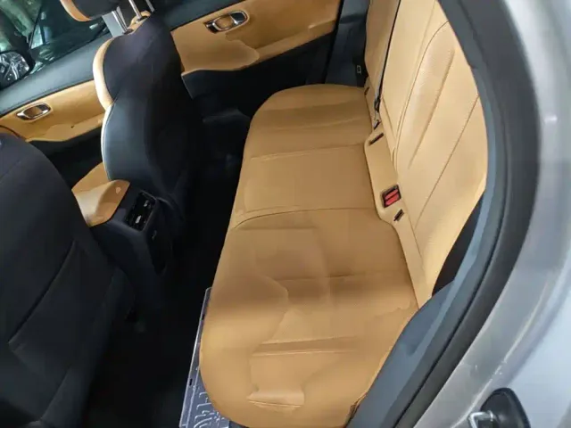 Geely Galaxy Starship 7 EM-i — Фото автомобиля 16