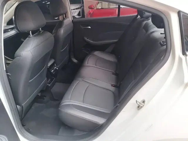 Roewe i5 — Фото автомобиля 16