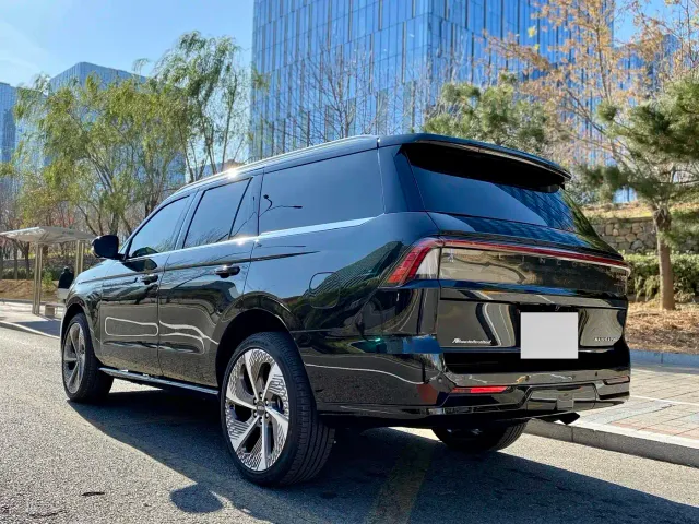 Lincoln Navigator — Фото автомобиля 3