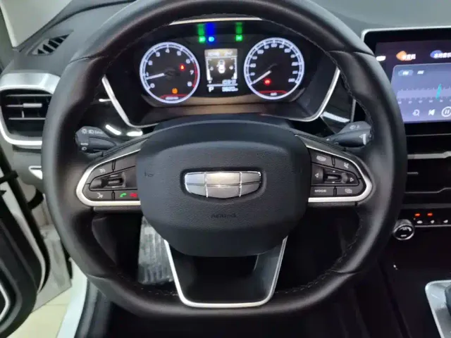 Geely Binyue — Фото автомобиля 10