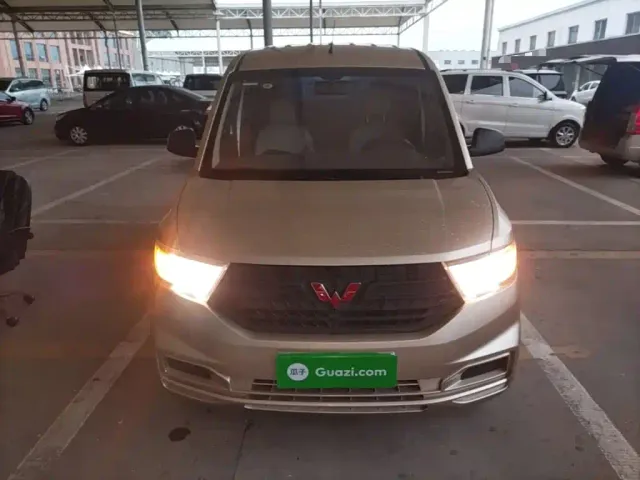 Wuling Hongguang V — Фото автомобиля 2