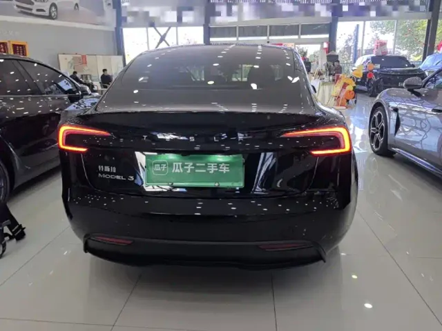 Tesla Model 3 — Фото автомобиля 5