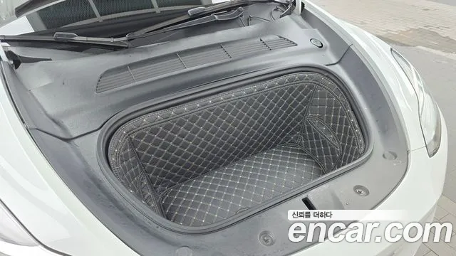 Tesla Model Y — Фото автомобиля 6