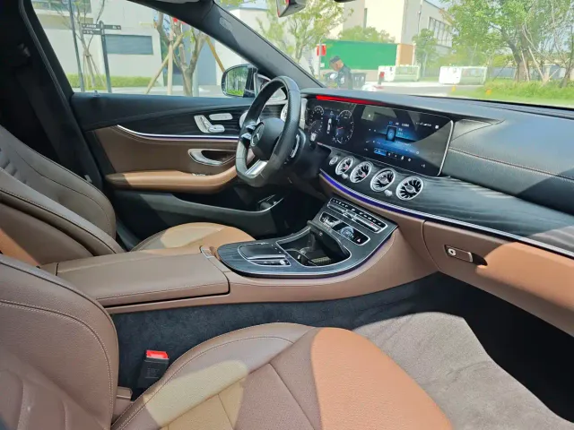 Mercedes-Benz E-Class — Фото автомобиля 12